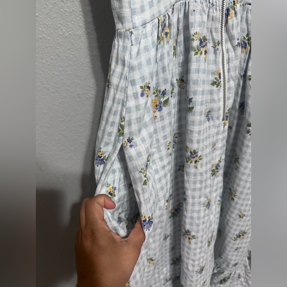 Like new, Reformation Maegan Linen Floral Dress
Wore once for birthday pictures - Picture 7 of 14